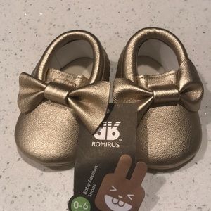 BNWT Gold Bow Mossisans